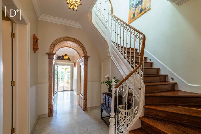 Image No.1-5 Bed Villa for sale
