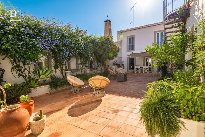 Image No.1-5 Bed Villa for sale