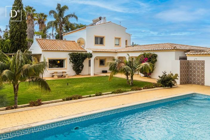 Image No.1-6 Bed Villa for sale