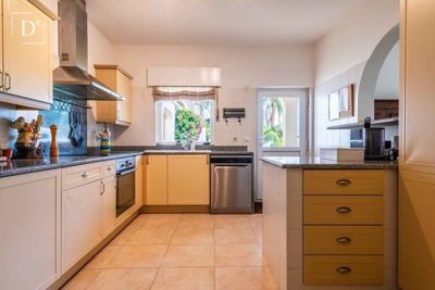 1-12305-a6143ebb3cb0547d86cbab874af8e5c603a53