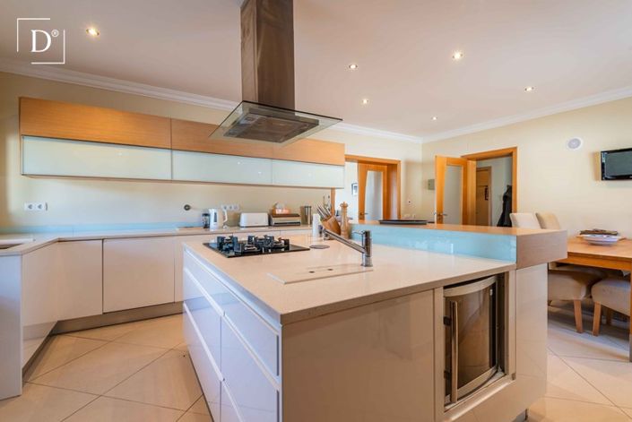 Image No.2-4 Bed Villa for sale