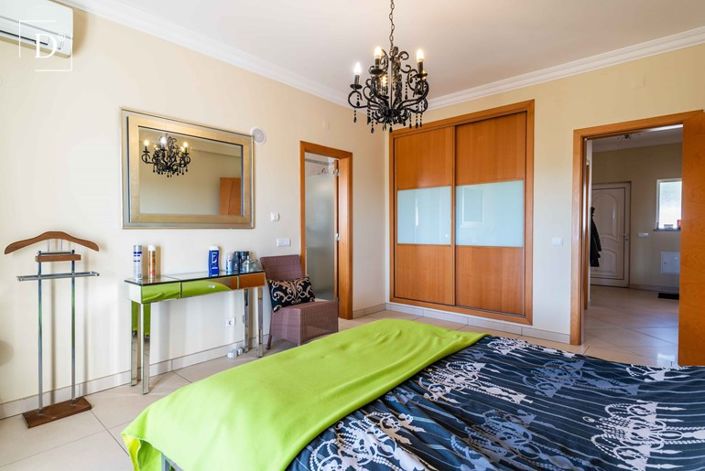 Image No.9-4 Bed Villa for sale