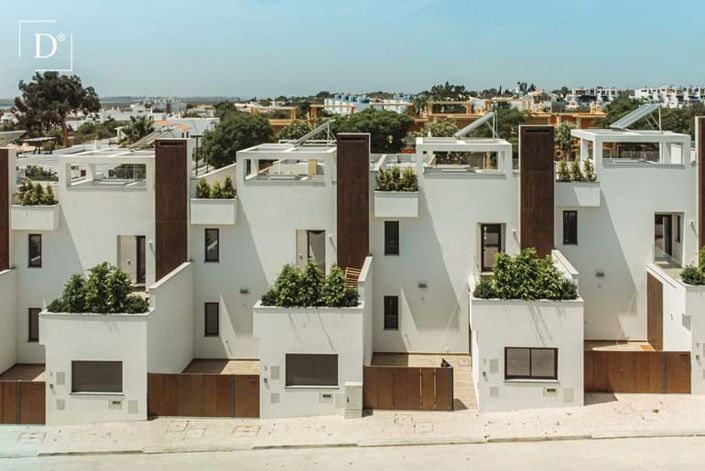 Image No.1-3 Bed Villa for sale