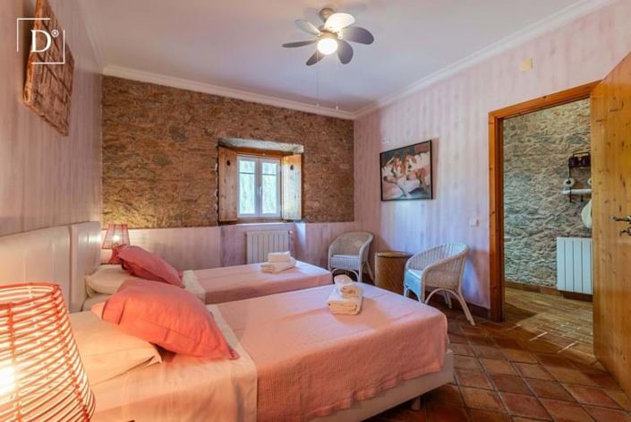 Image No.27-9 Bed Property for sale