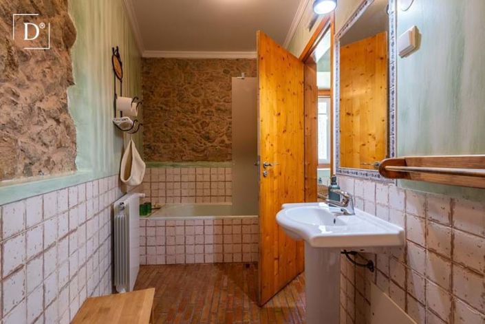 Image No.28-9 Bed Property for sale