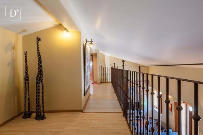 Image No.36-9 Bed Property for sale