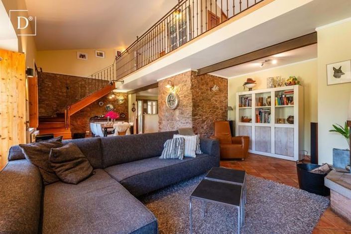 Image No.6-9 Bed Property for sale