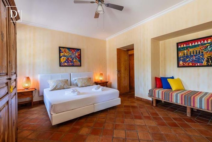 Image No.7-9 Bed Property for sale