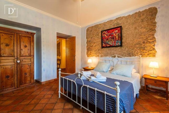 Image No.8-9 Bed Property for sale