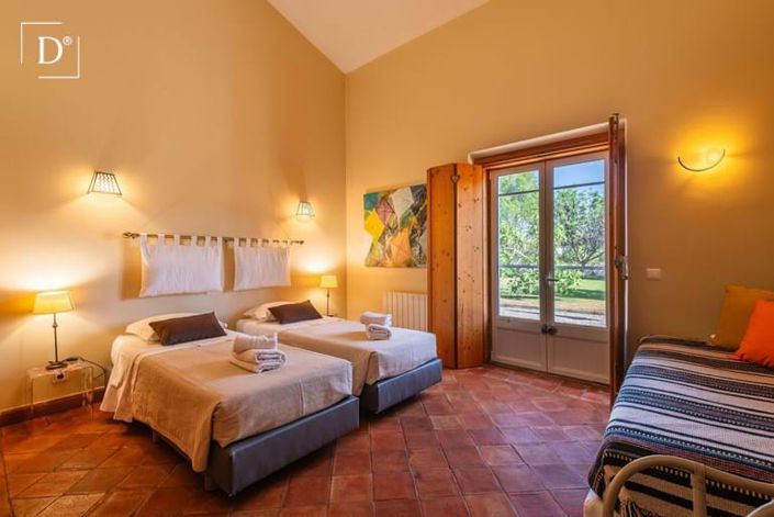 Image No.9-9 Bed Property for sale