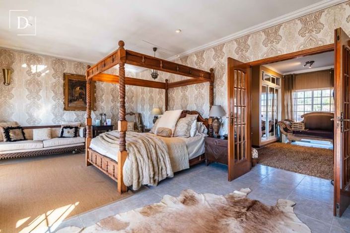 Image No.15-6 Bed Property for sale