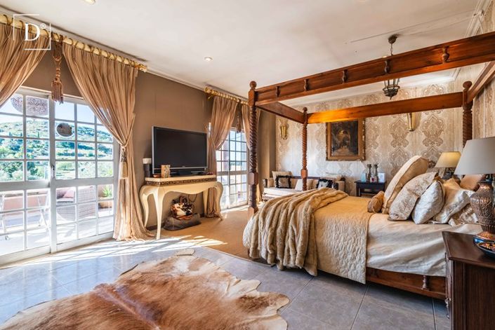 Image No.17-6 Bed Property for sale