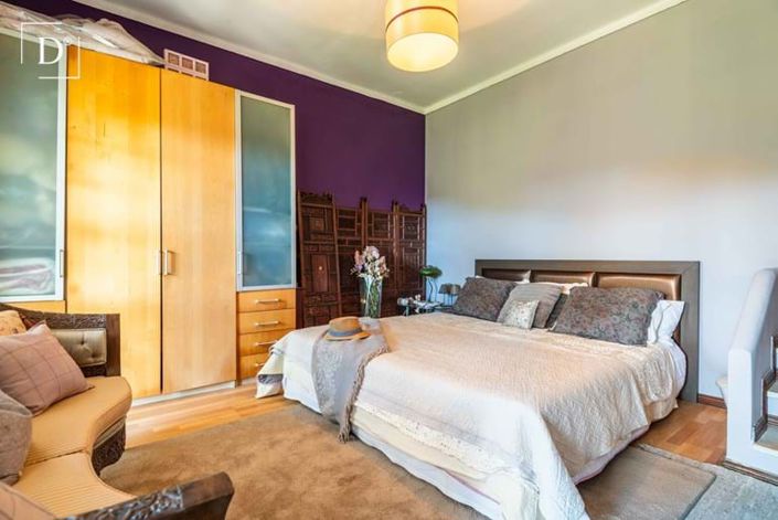 Image No.21-6 Bed Property for sale