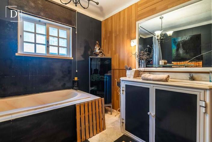 Image No.22-6 Bed Property for sale