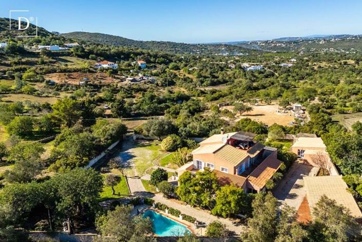 Image No.28-6 Bed Property for sale