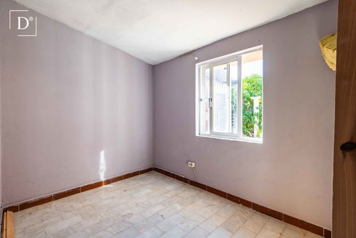 Image No.30-6 Bed Property for sale