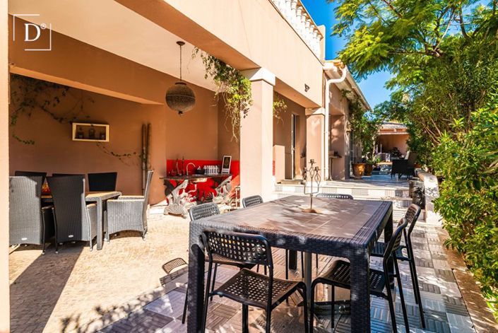 Image No.32-6 Bed Property for sale