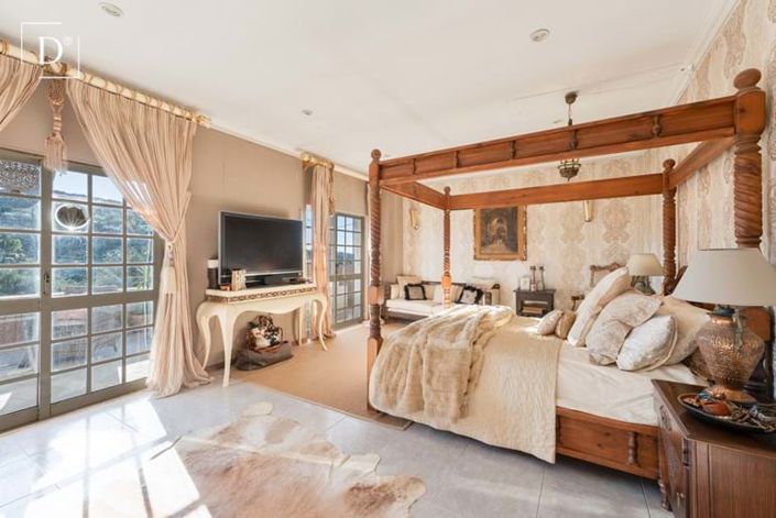 Image No.7-6 Bed Property for sale