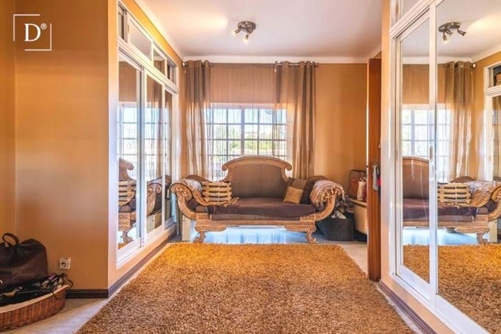 Image No.8-6 Bed Property for sale