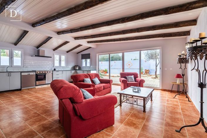 Image No.2-4 Bed Property for sale