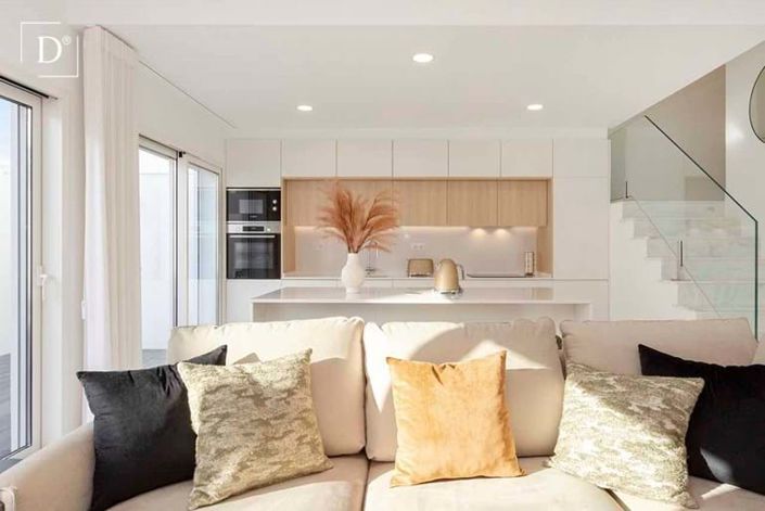 Image No.41-3 Bed Townhouse for sale