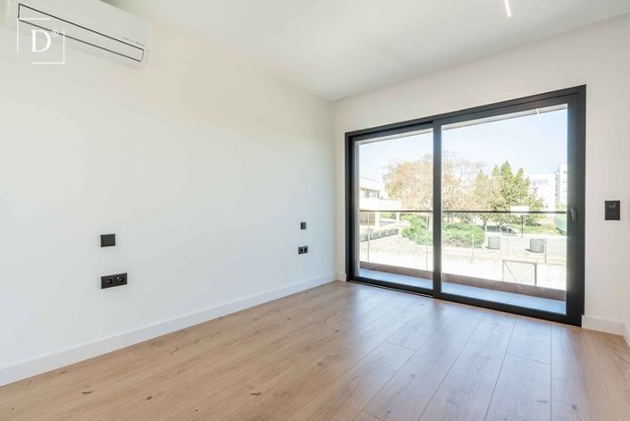 Image No.10-3 Bed Villa for sale