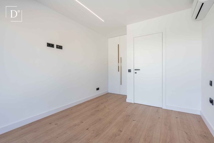 Image No.12-3 Bed Villa for sale