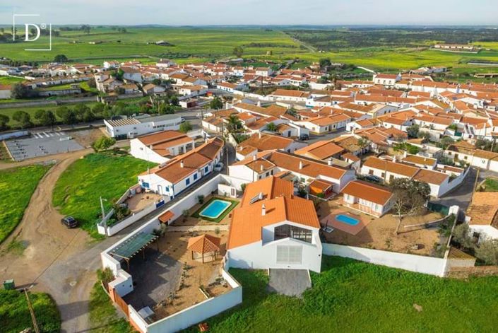 Image No.2-4 Bed Villa for sale