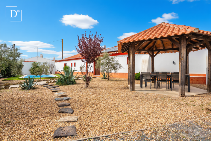 Image No.3-4 Bed Villa for sale