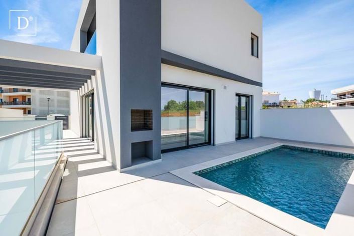 Image No.2-4 Bed Villa for sale