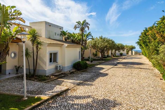 Image No.28-3 Bed Townhouse for sale