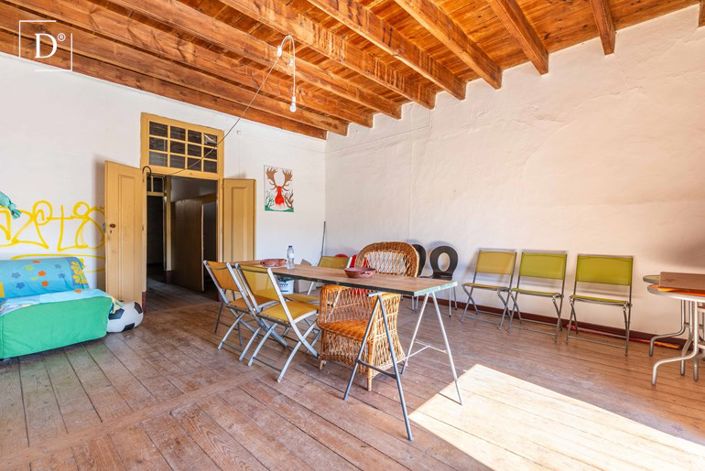 Image No.10-7 Bed Property for sale