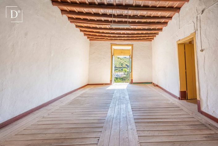 Image No.11-7 Bed Property for sale