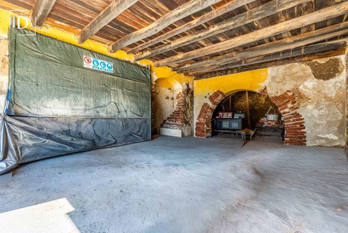 Image No.12-7 Bed Property for sale