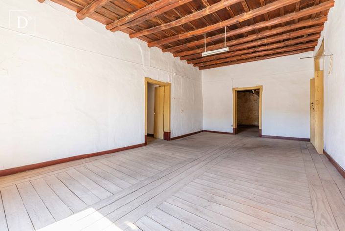 Image No.15-7 Bed Property for sale