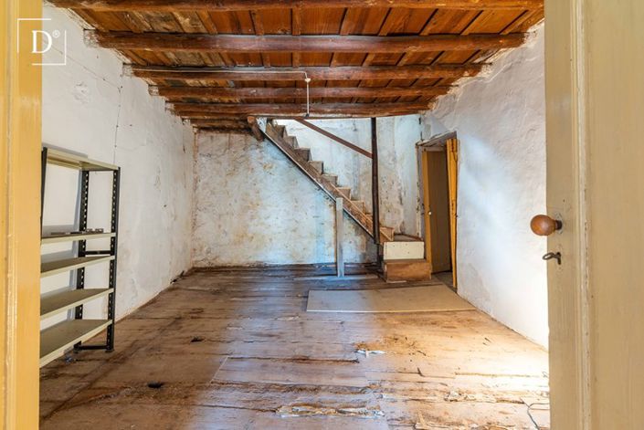 Image No.18-7 Bed Property for sale