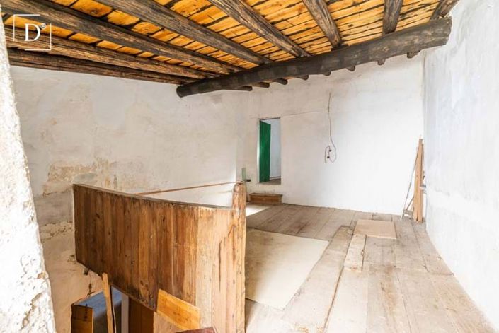 Image No.20-7 Bed Property for sale