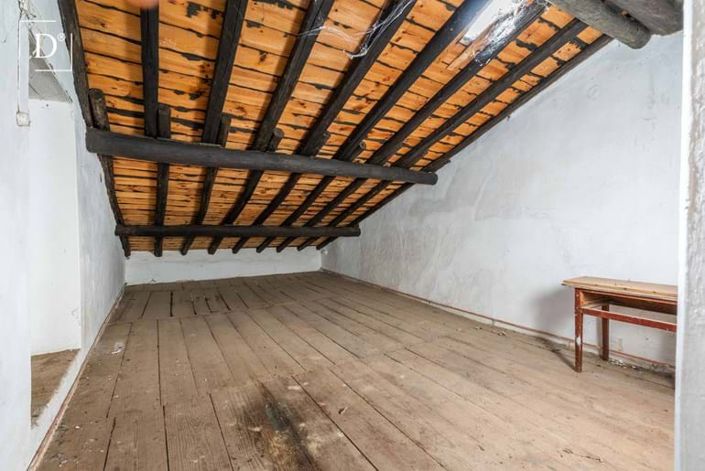 Image No.21-7 Bed Property for sale