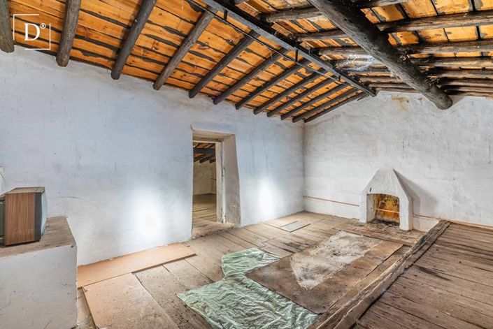 Image No.23-7 Bed Property for sale