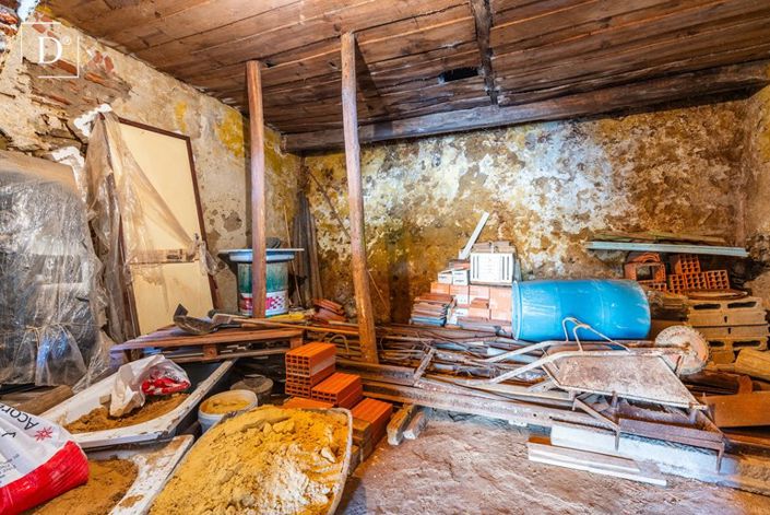 Image No.27-7 Bed Property for sale