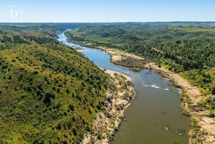 Image No.30-7 Bed Property for sale