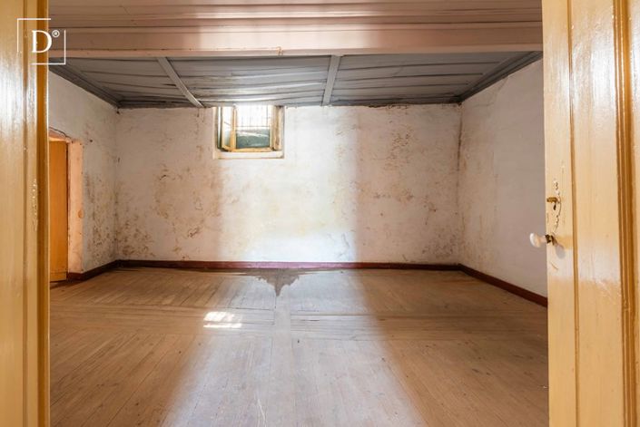 Image No.8-7 Bed Property for sale