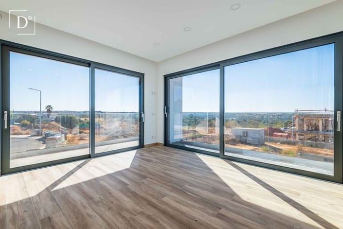 Image No.12-4 Bed Villa for sale