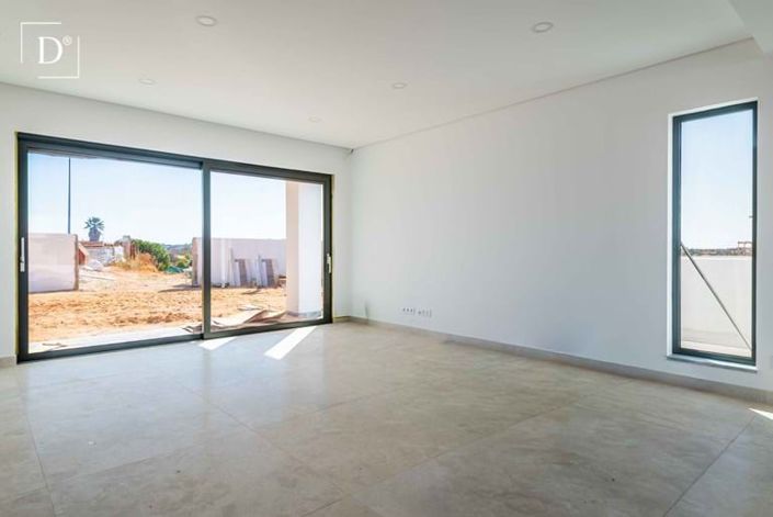 Image No.32-4 Bed Villa for sale