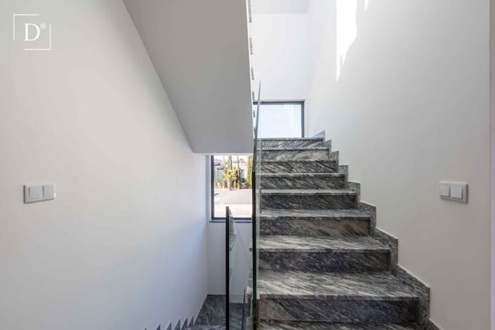 Image No.40-4 Bed Villa for sale