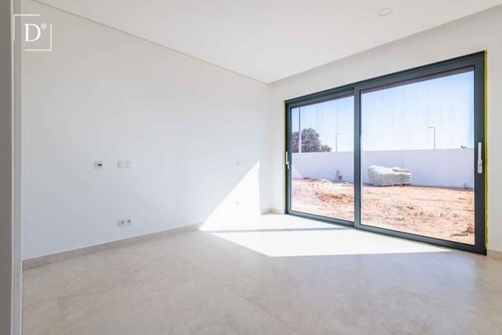 Image No.6-4 Bed Villa for sale