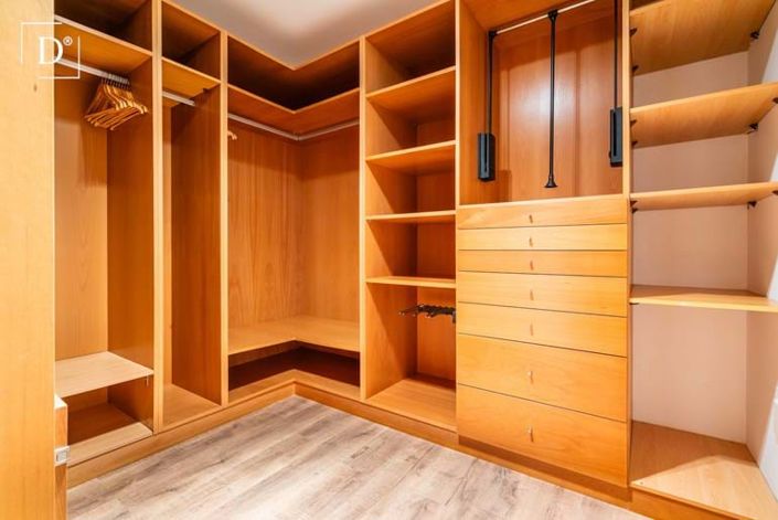 Image No.26-5 Bed Villa for sale