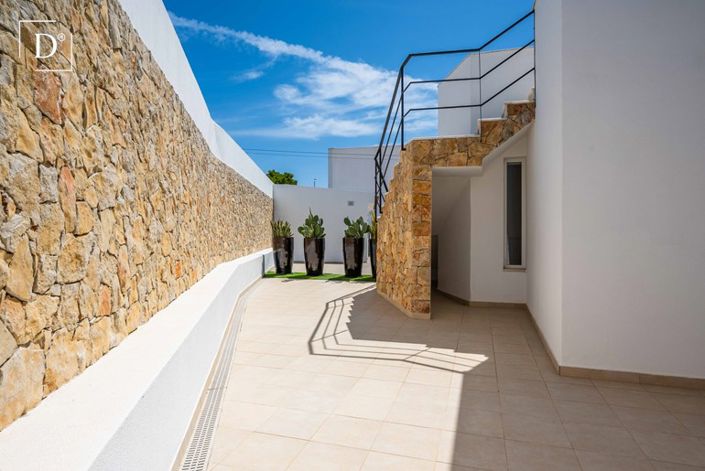 Image No.25-3 Bed Villa for sale