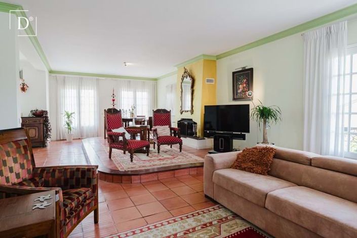 Image No.23-7 Bed Property for sale