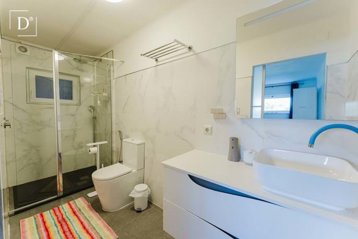 Image No.28-7 Bed Property for sale